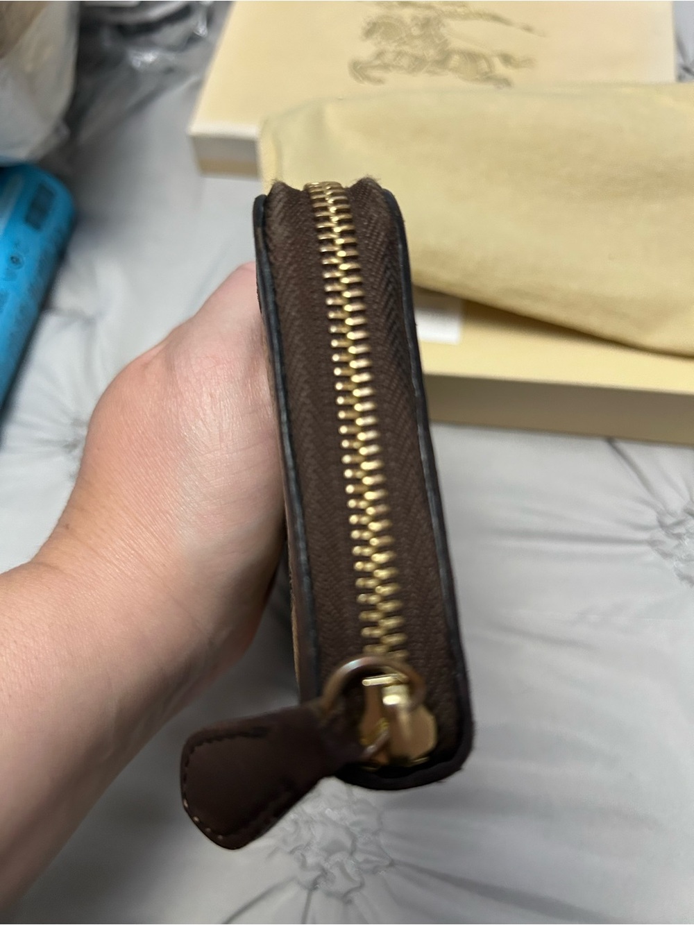Burberry Vintage Check Zip Wallet in Beige and Dark Brown with Red Accent - Picture 2 of 10